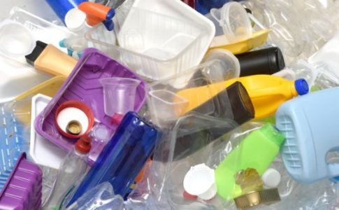 Adáptate al nuevo impuesto sobre los envases de plástico no reutilizables