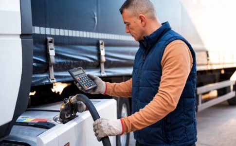 ¿Cómo aplicar la cláusula de combustible en los contratos de transporte?